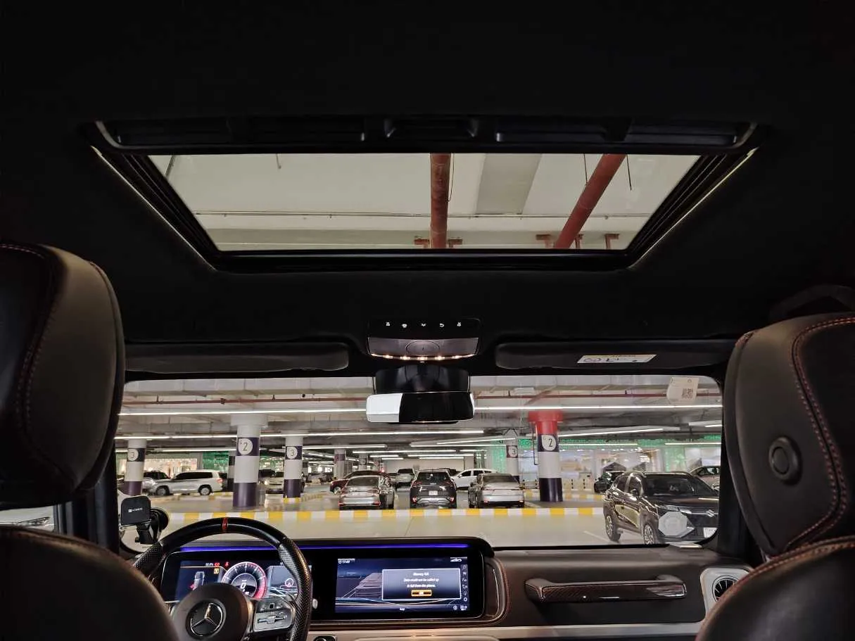 Car image 18