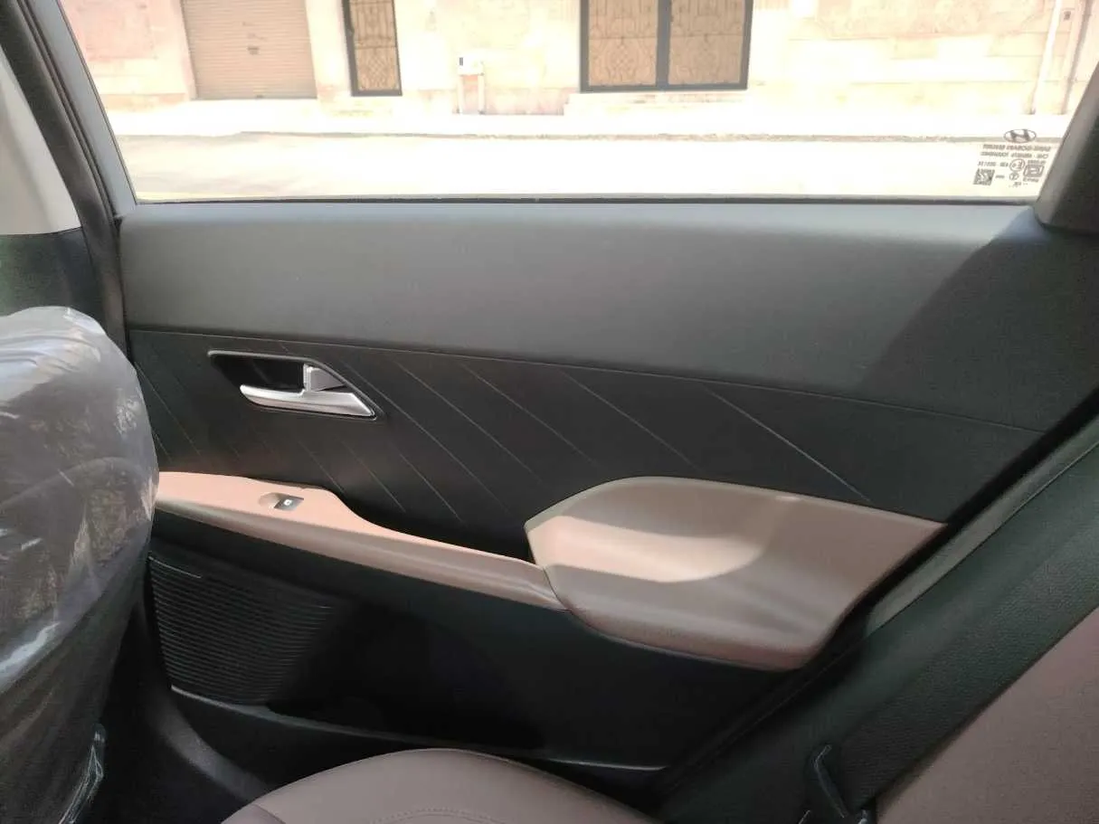 Car image 32