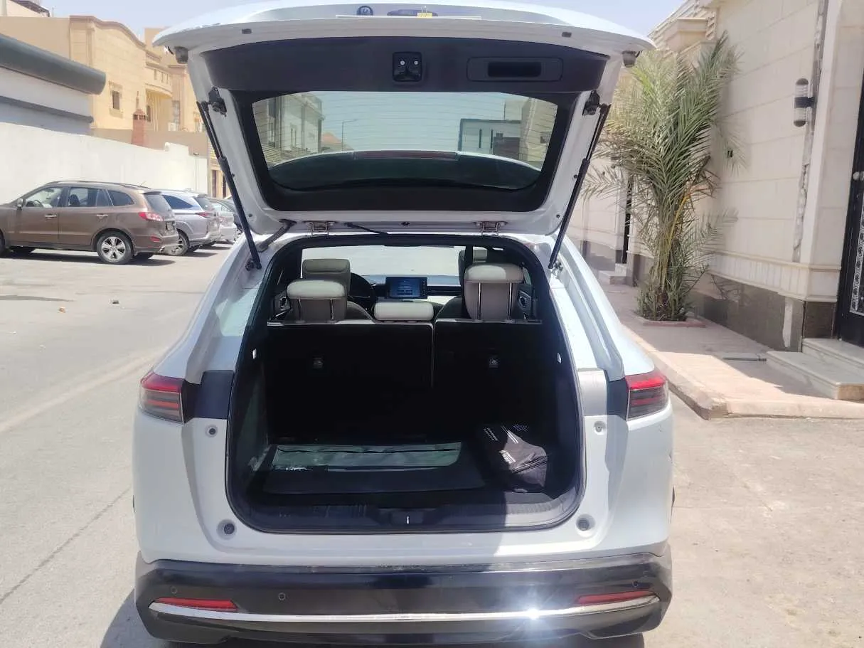 Car image 20