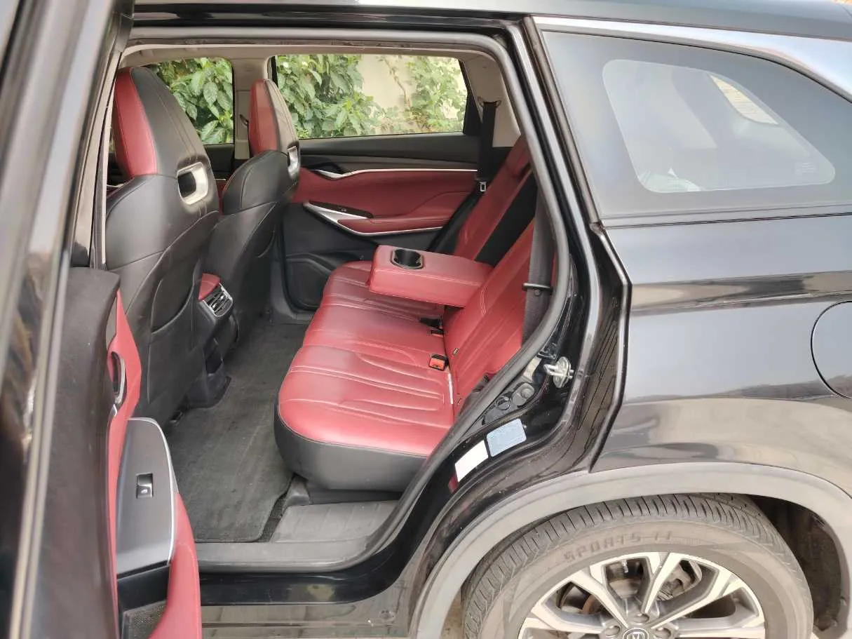 Car image 15