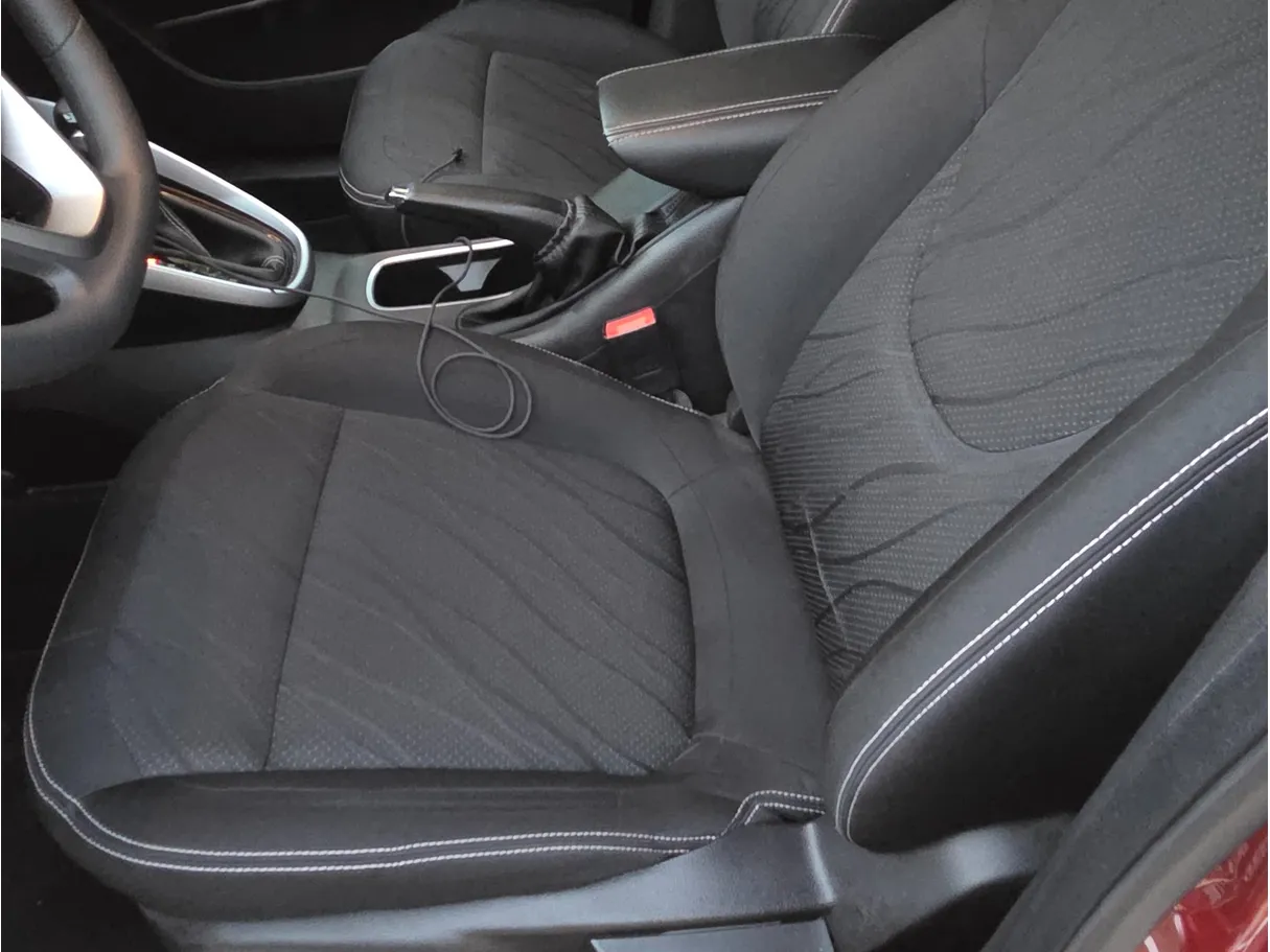 Car image 14