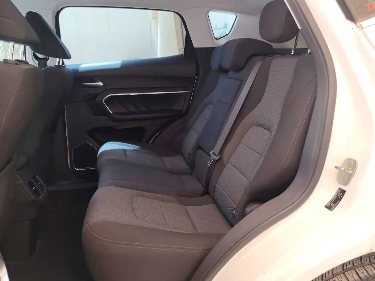 Car image 16