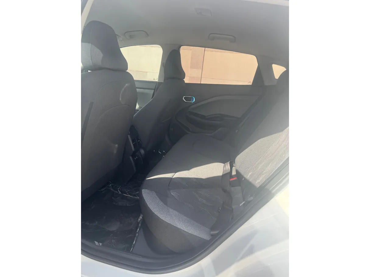 Car image 13