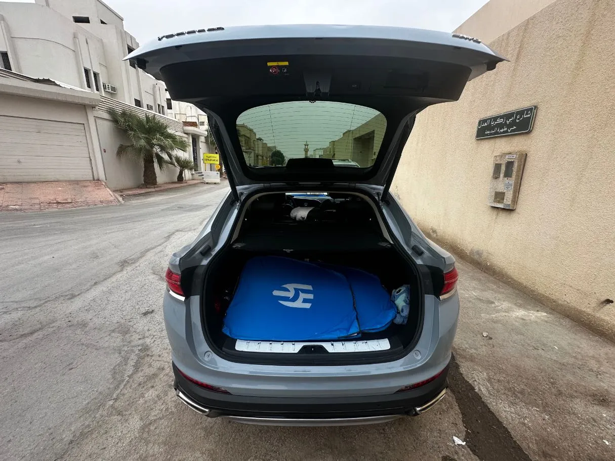 Car image 24