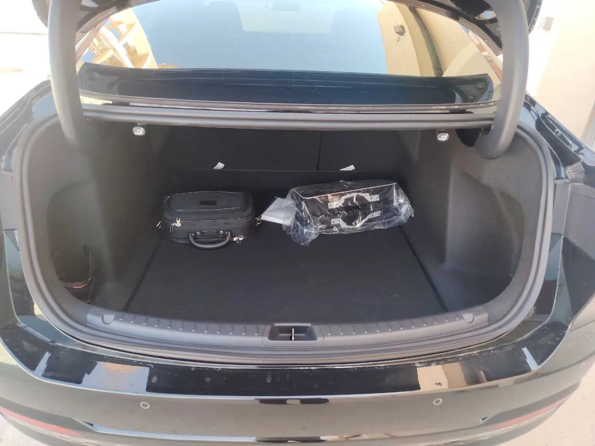 Car image 27