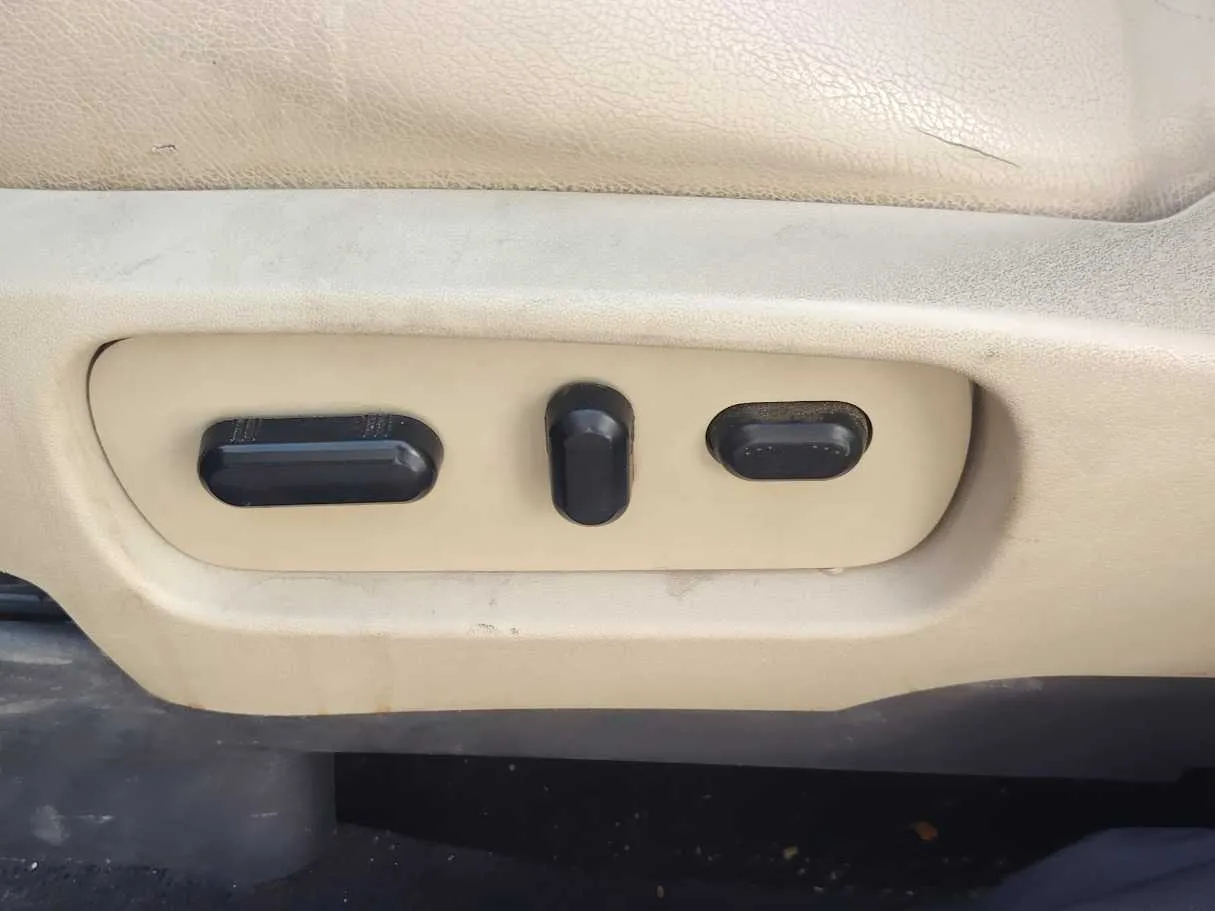 Car image 28