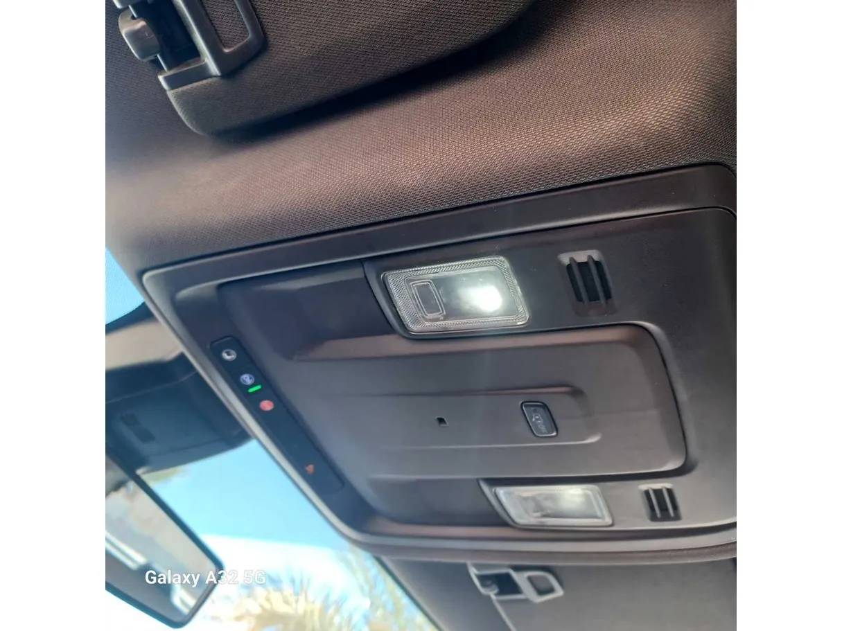 Car image 26
