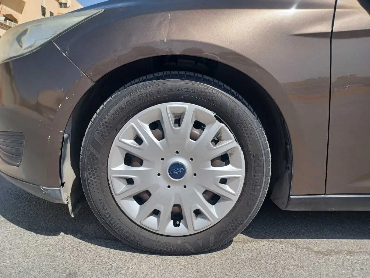 Car image 9