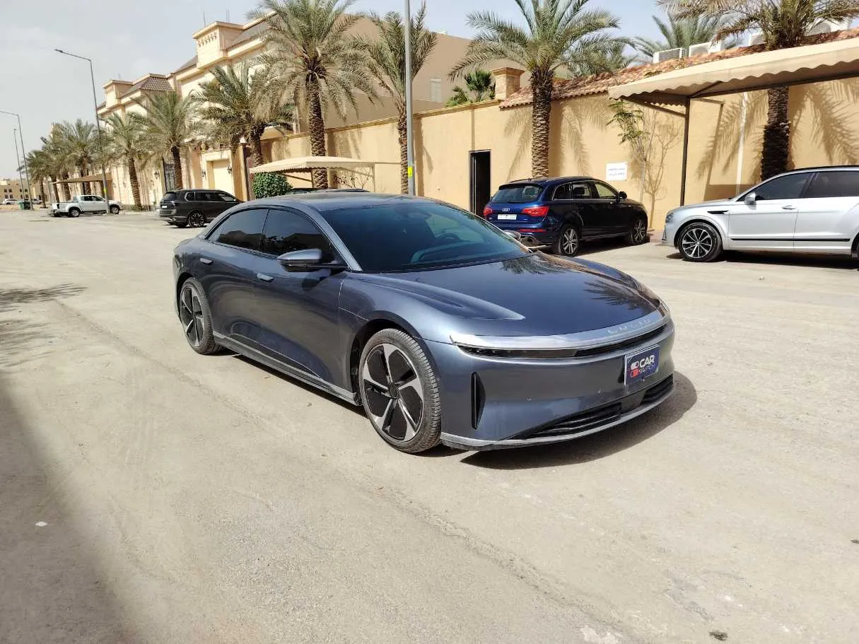 Car image 3
