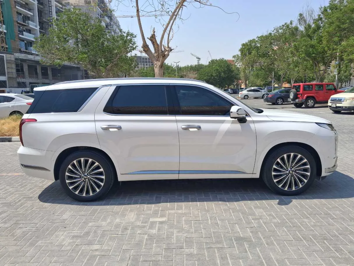 Car image 8