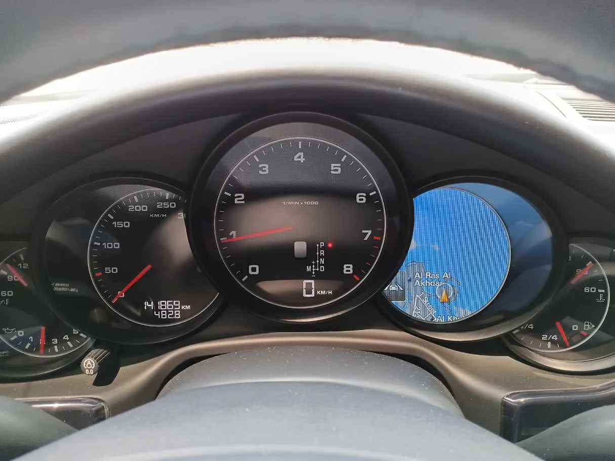 Car image 18