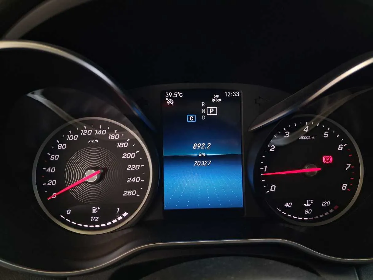 Car image 19