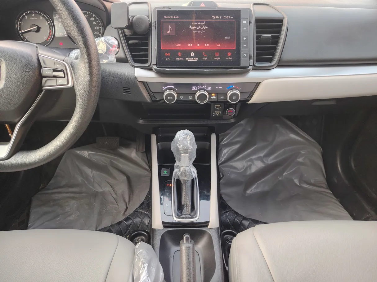 Car image 18