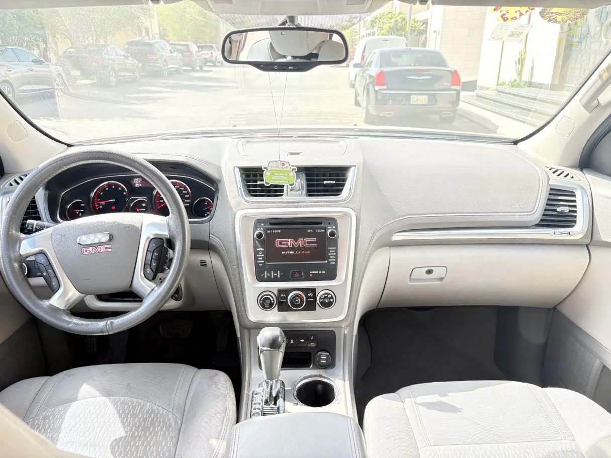Car image 18