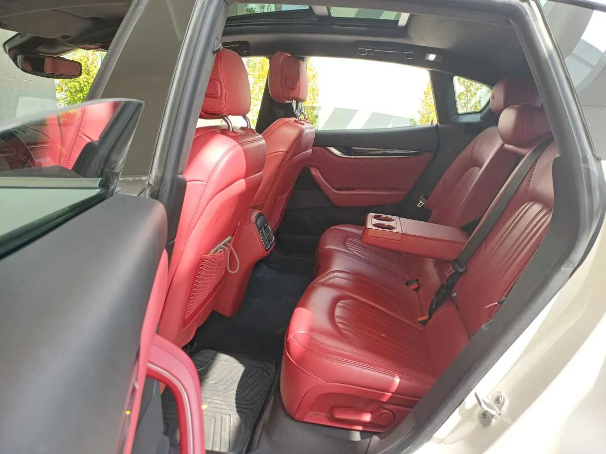 Car image 13