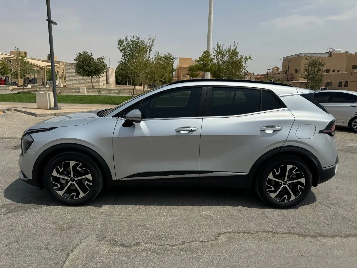 Car image 8