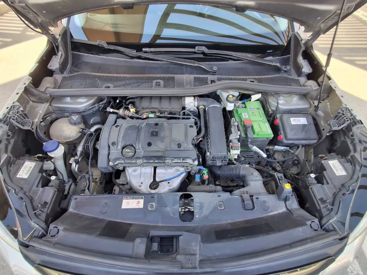 Car image 16