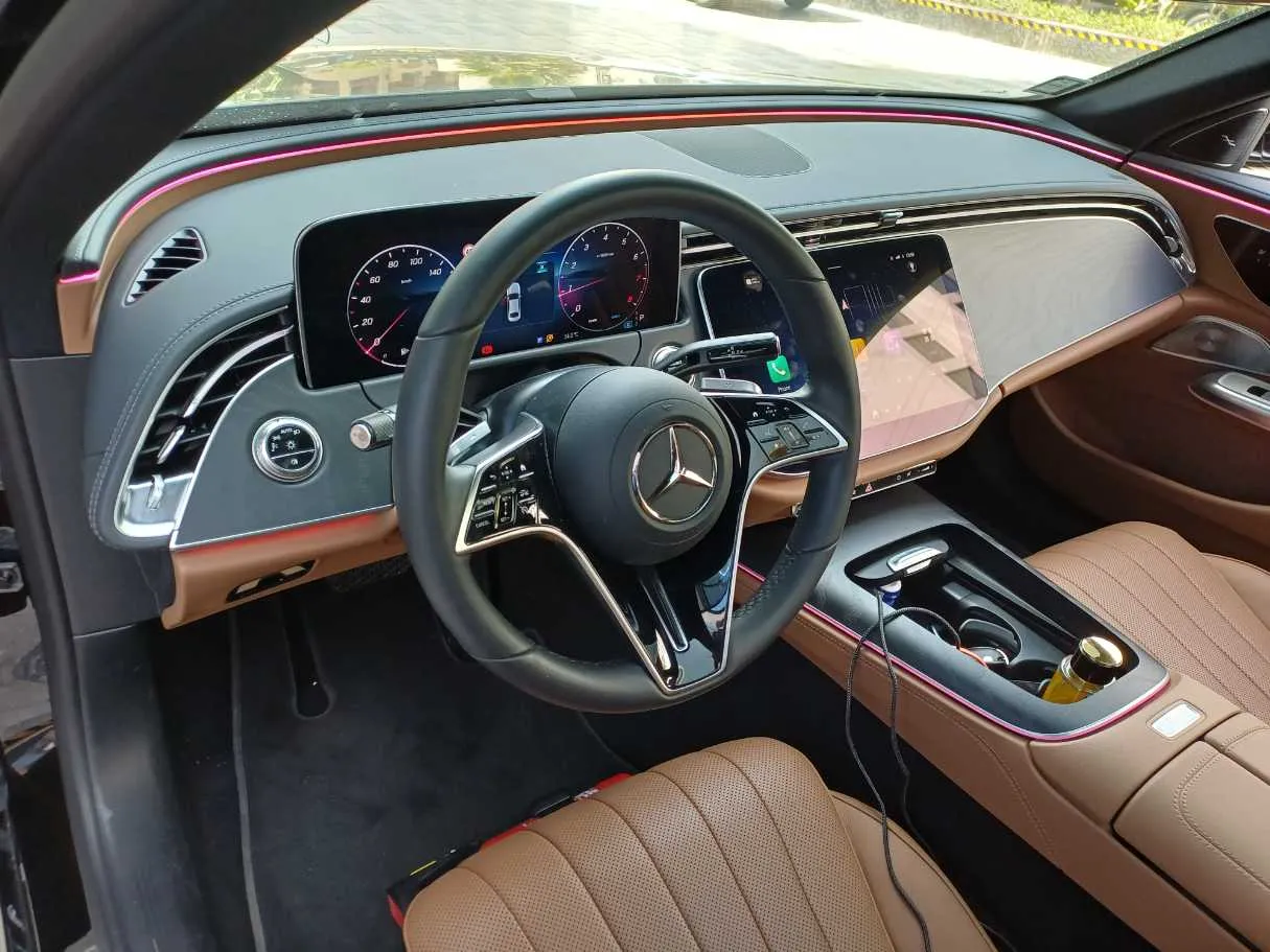 Car image 12