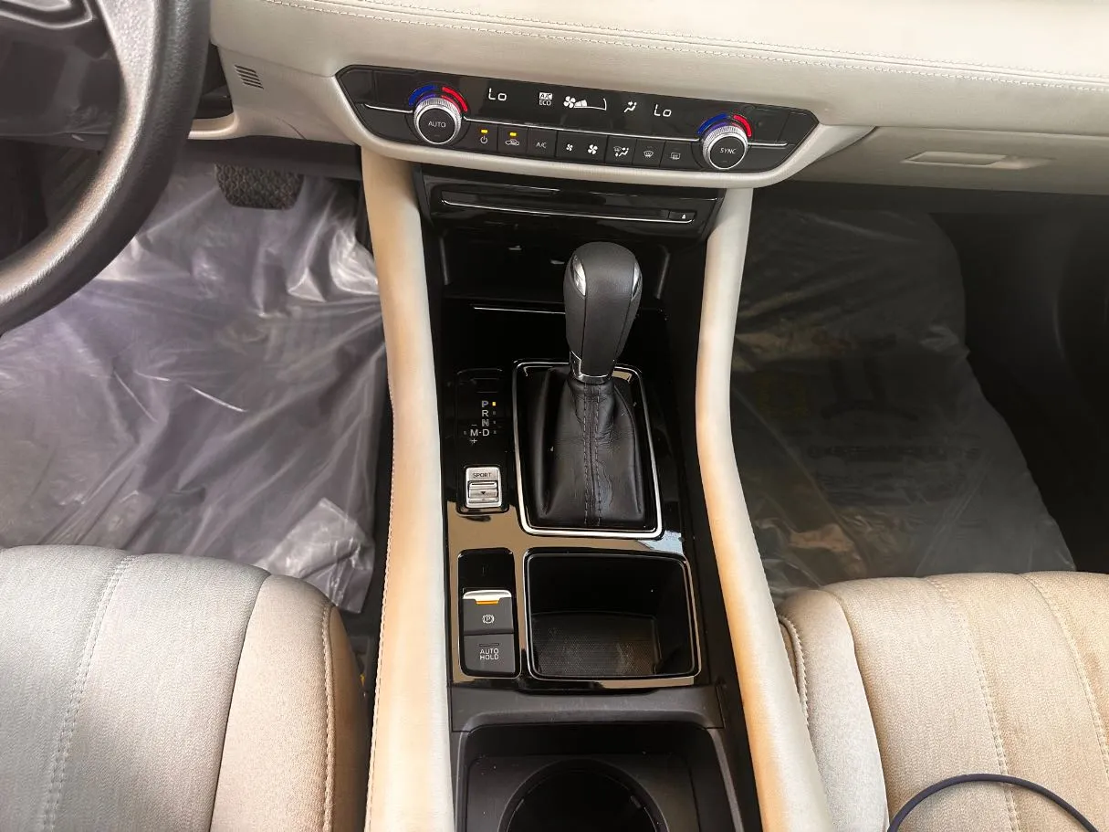 Car image 17