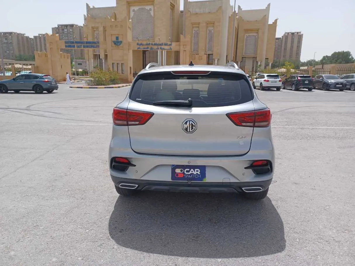 Car image 6