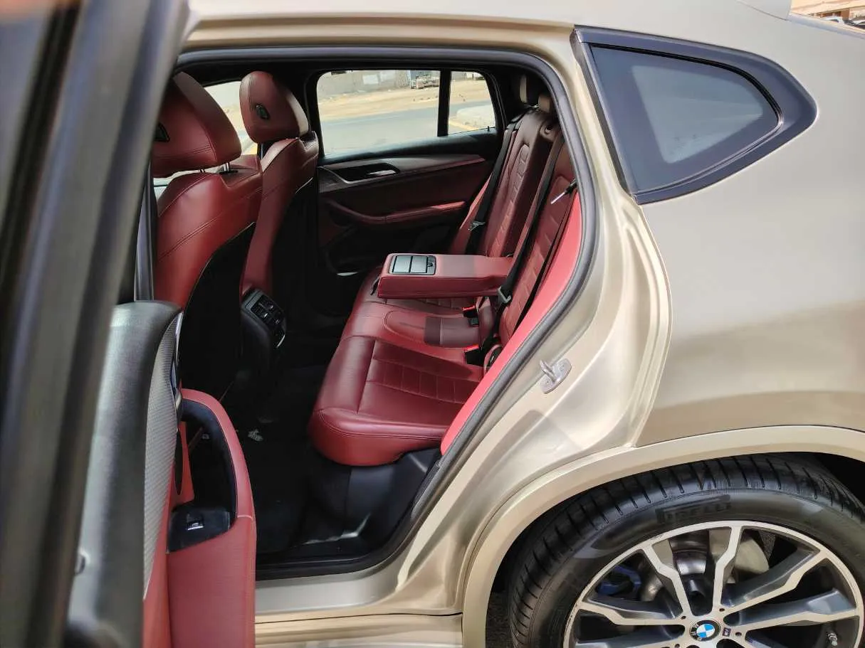 Car image 15