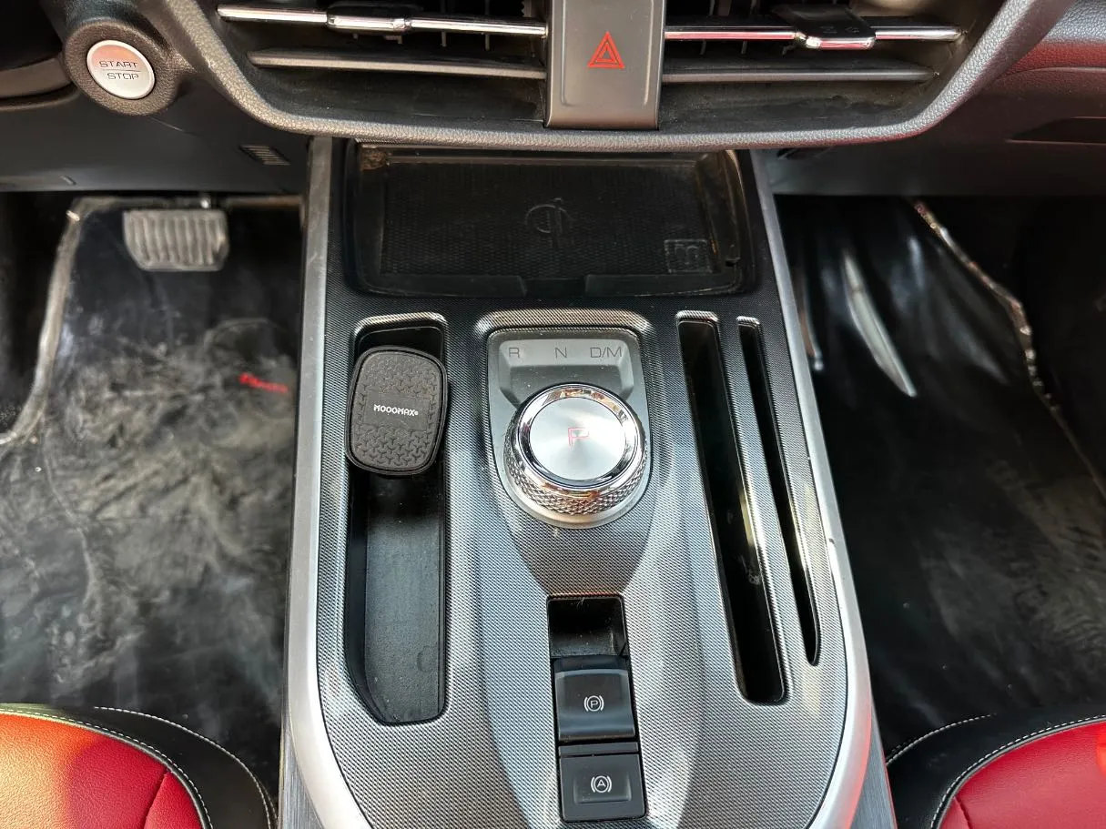 Car image 19
