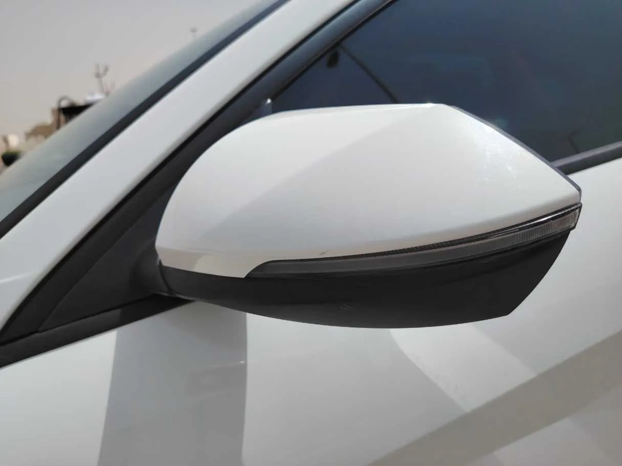 Car image 27