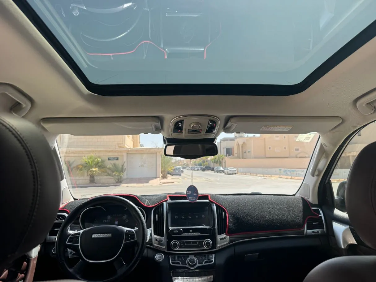Car image 14