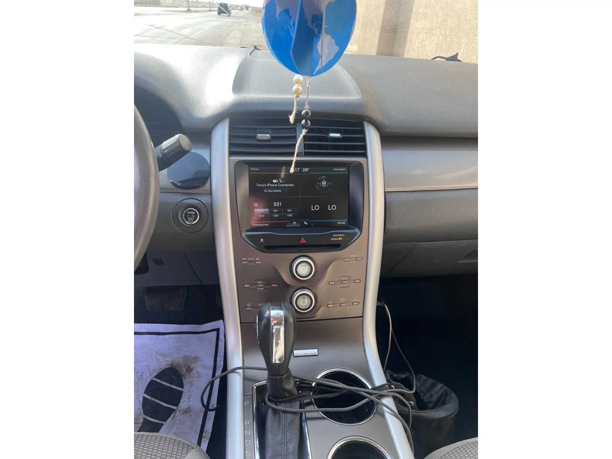 Car image 14