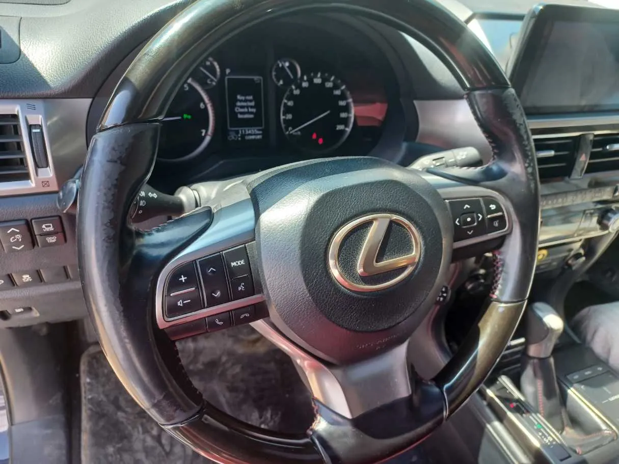 Car image 19