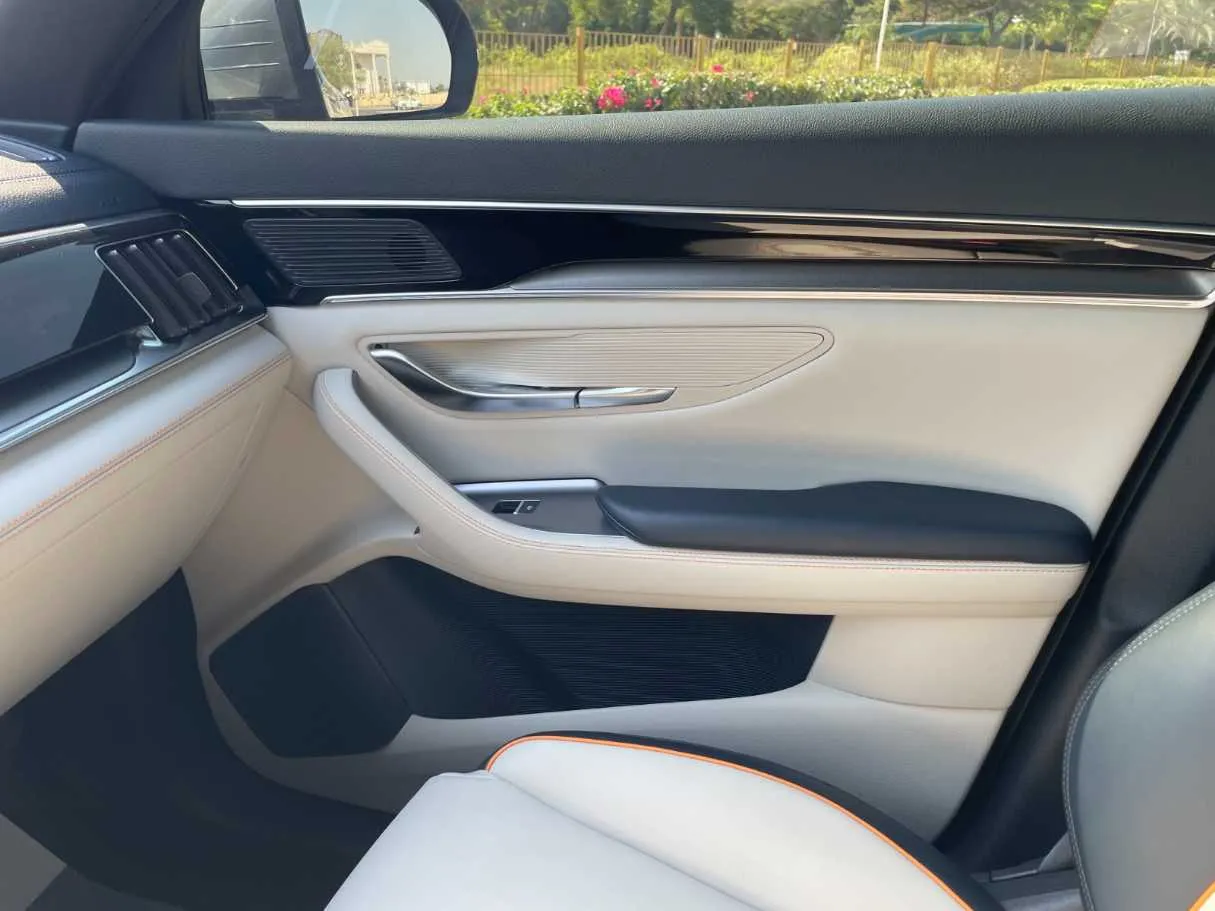 Car image 34