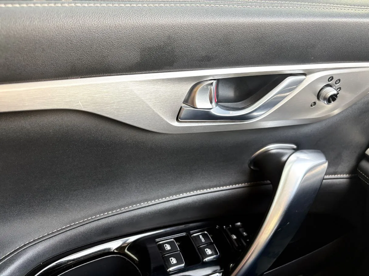 Car image 26
