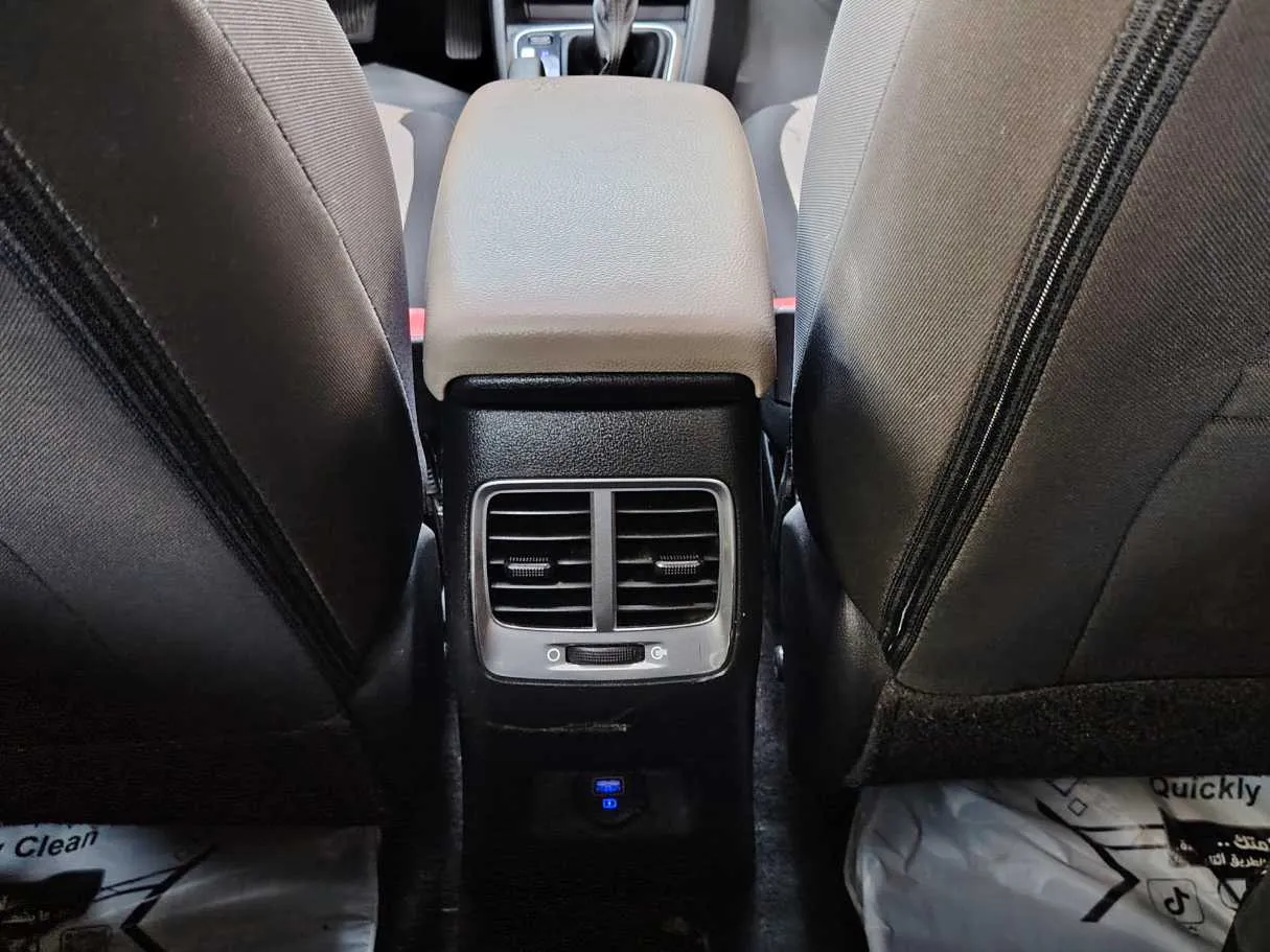 Car image 29