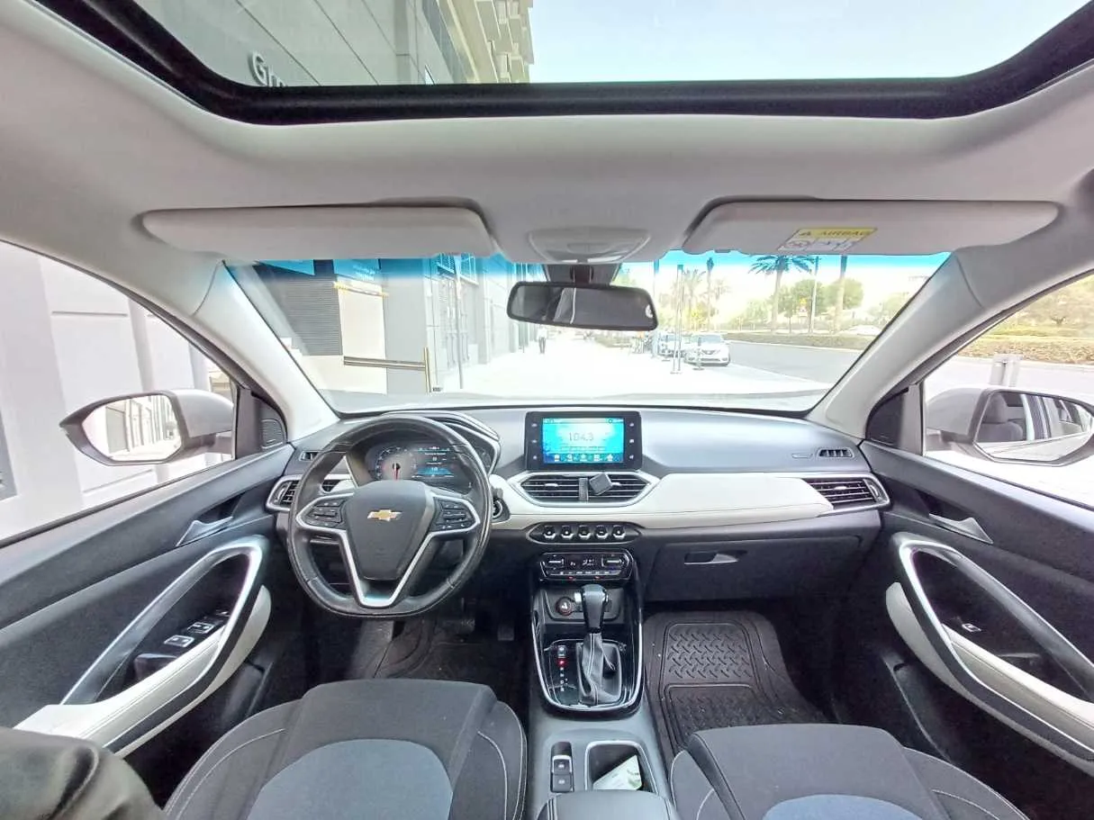 Car image 19