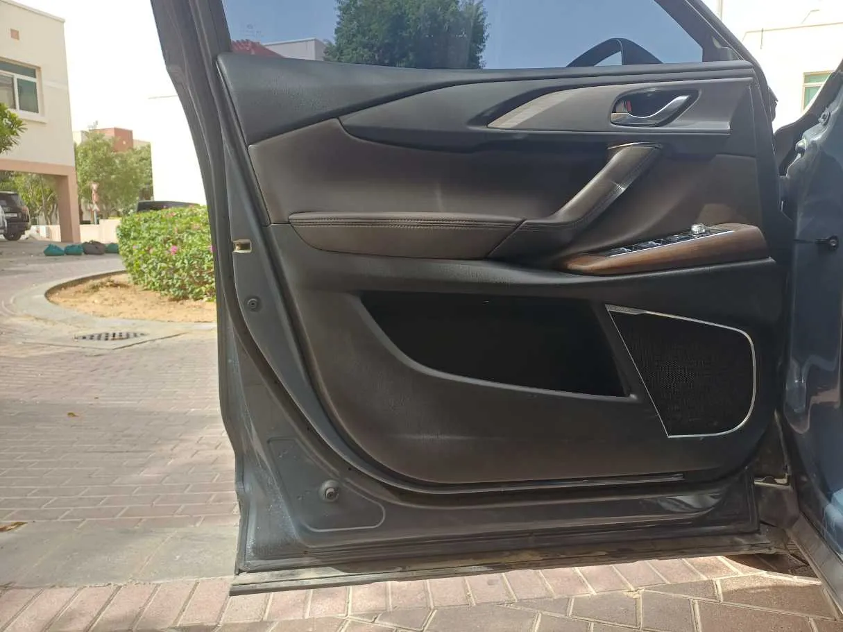Car image 10