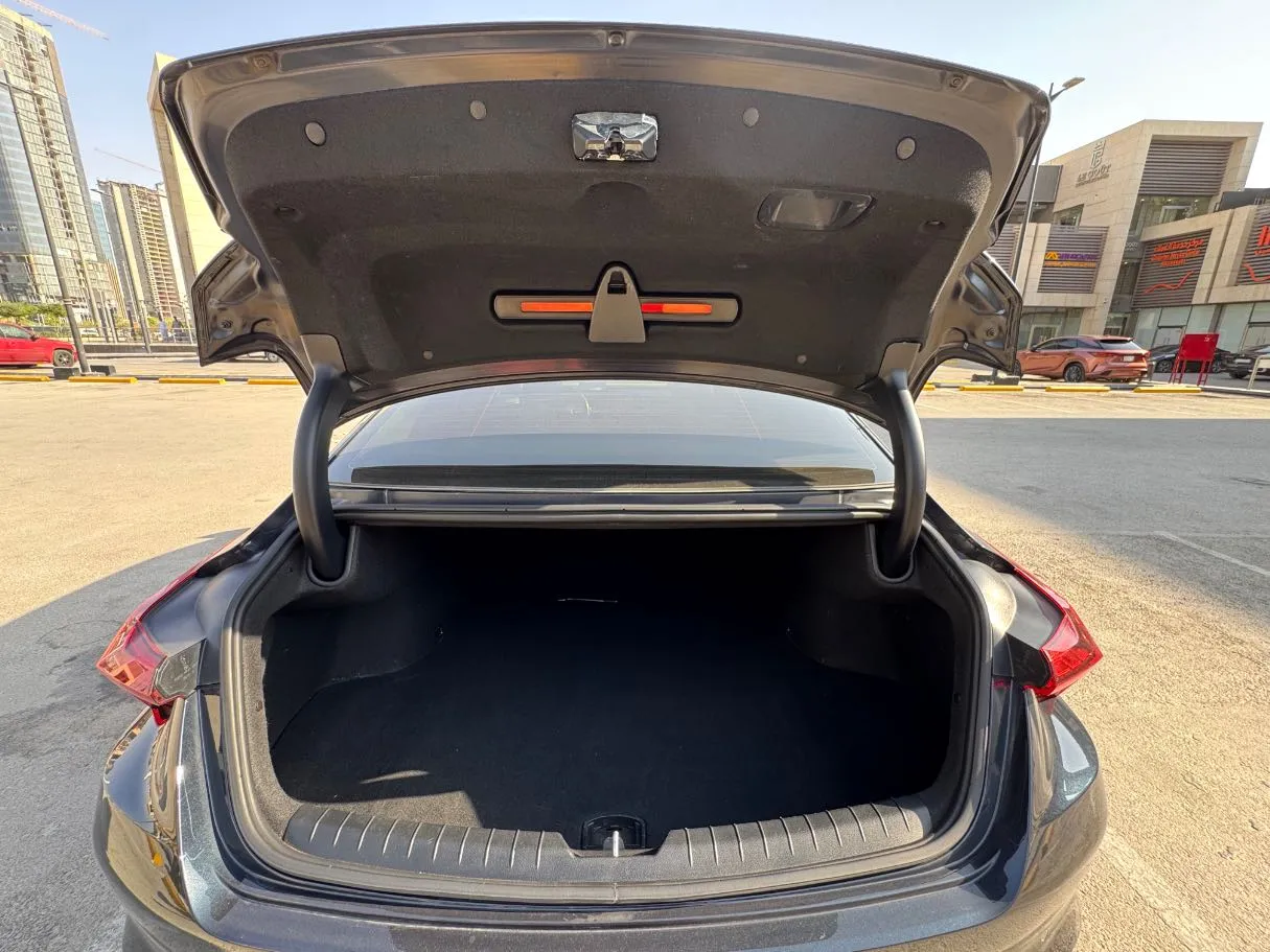 Car image 21
