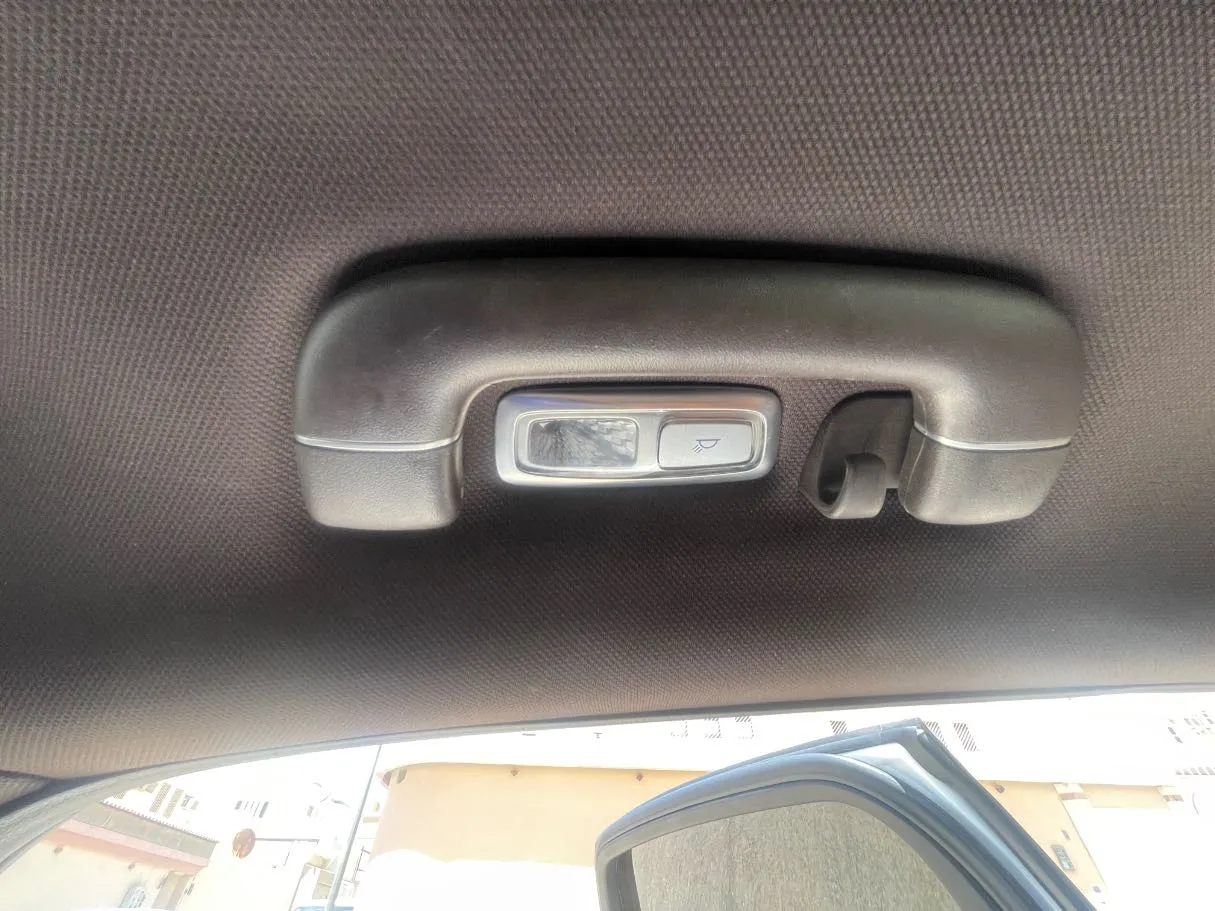 Car image 24