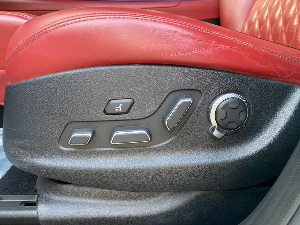 Car image 29