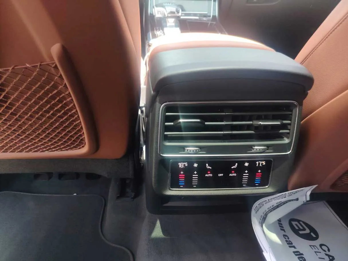 Car image 29