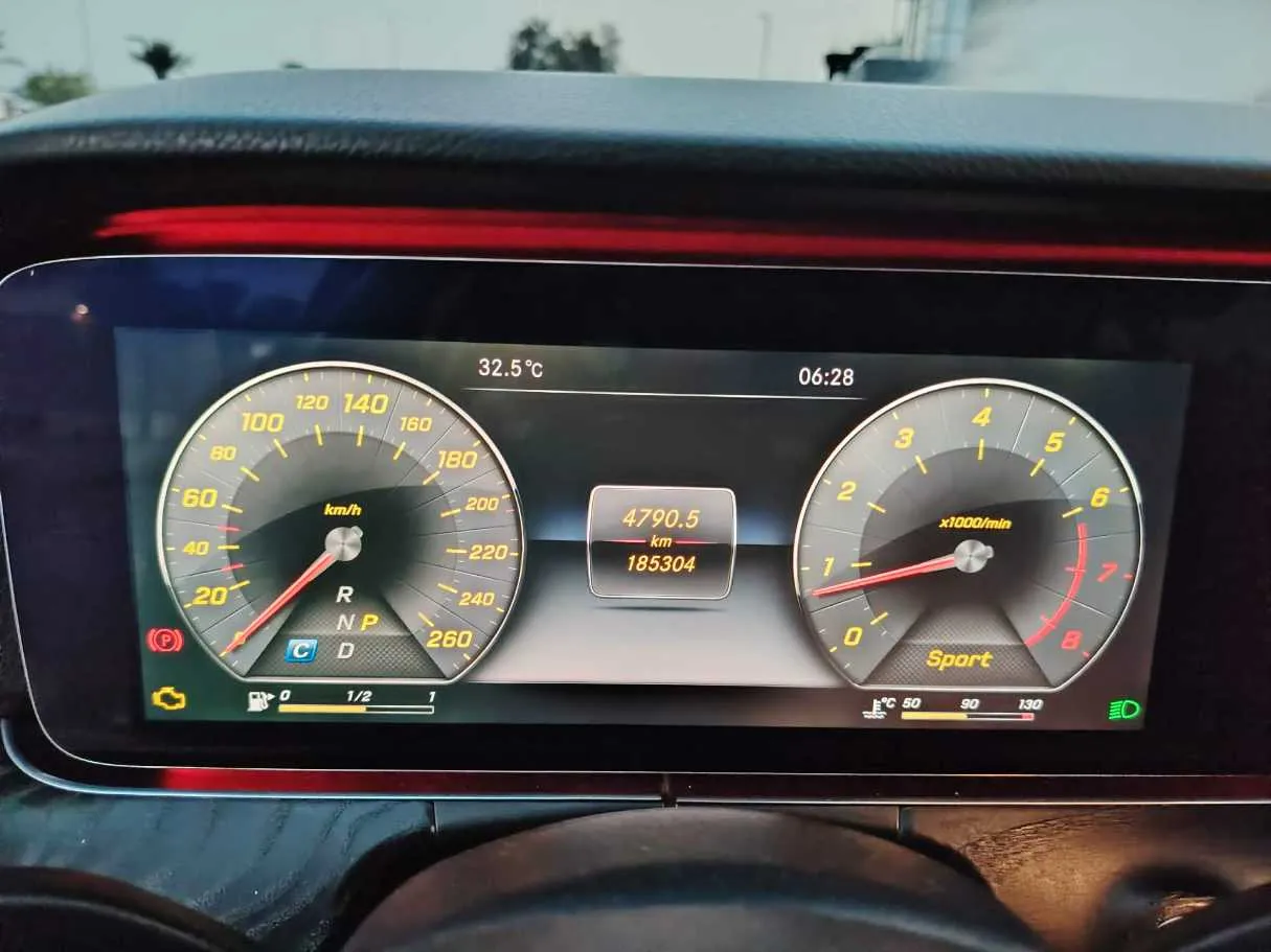 Car image 28