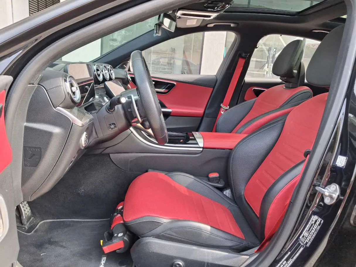Car image 12