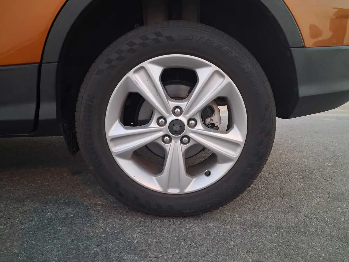 Car image 9