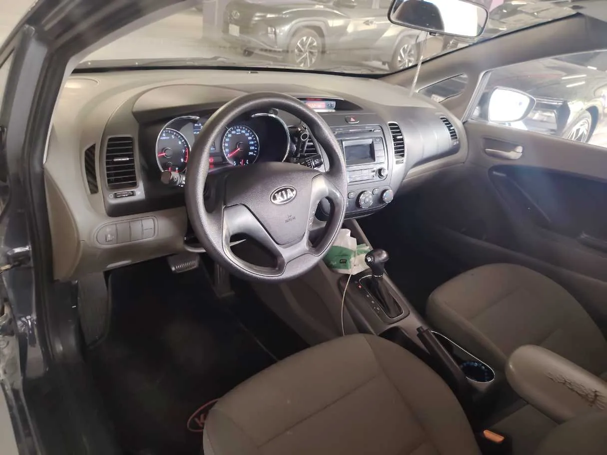 Car image 12