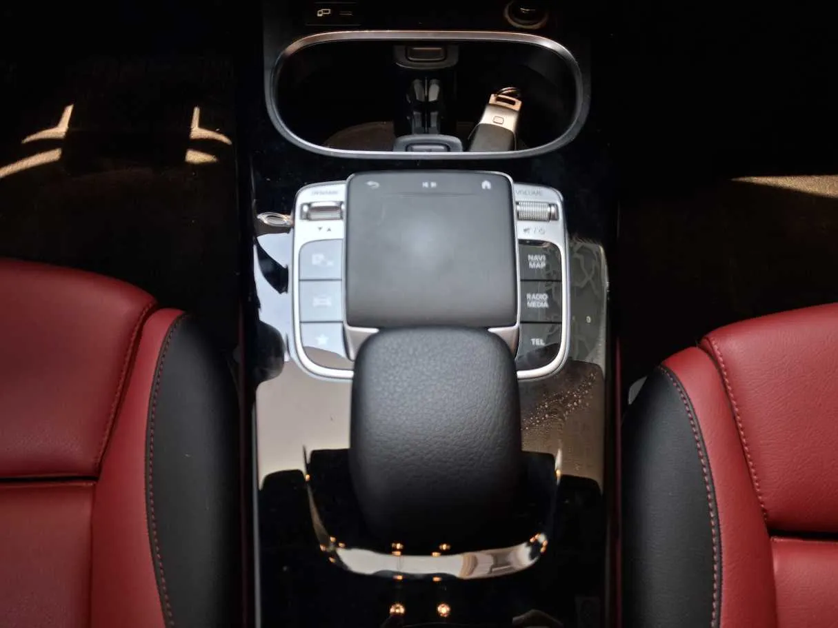 Car image 18