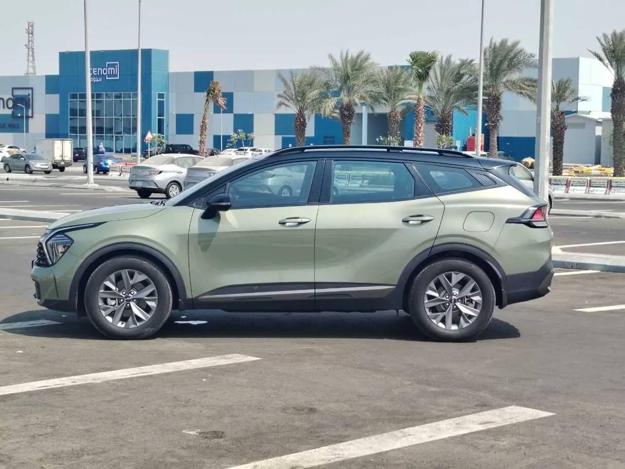 Car image 8