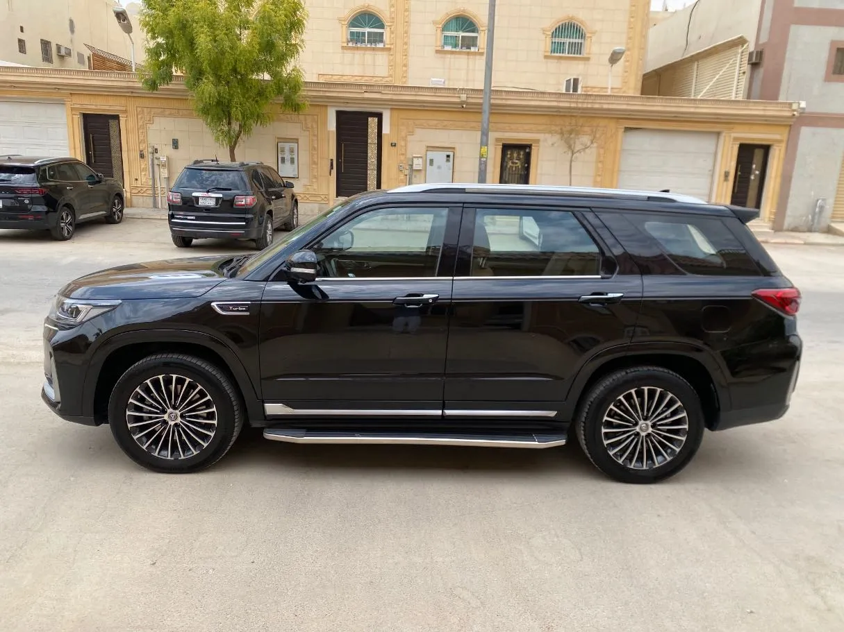 Car image 8