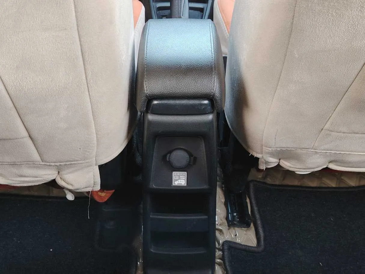 Car image 27