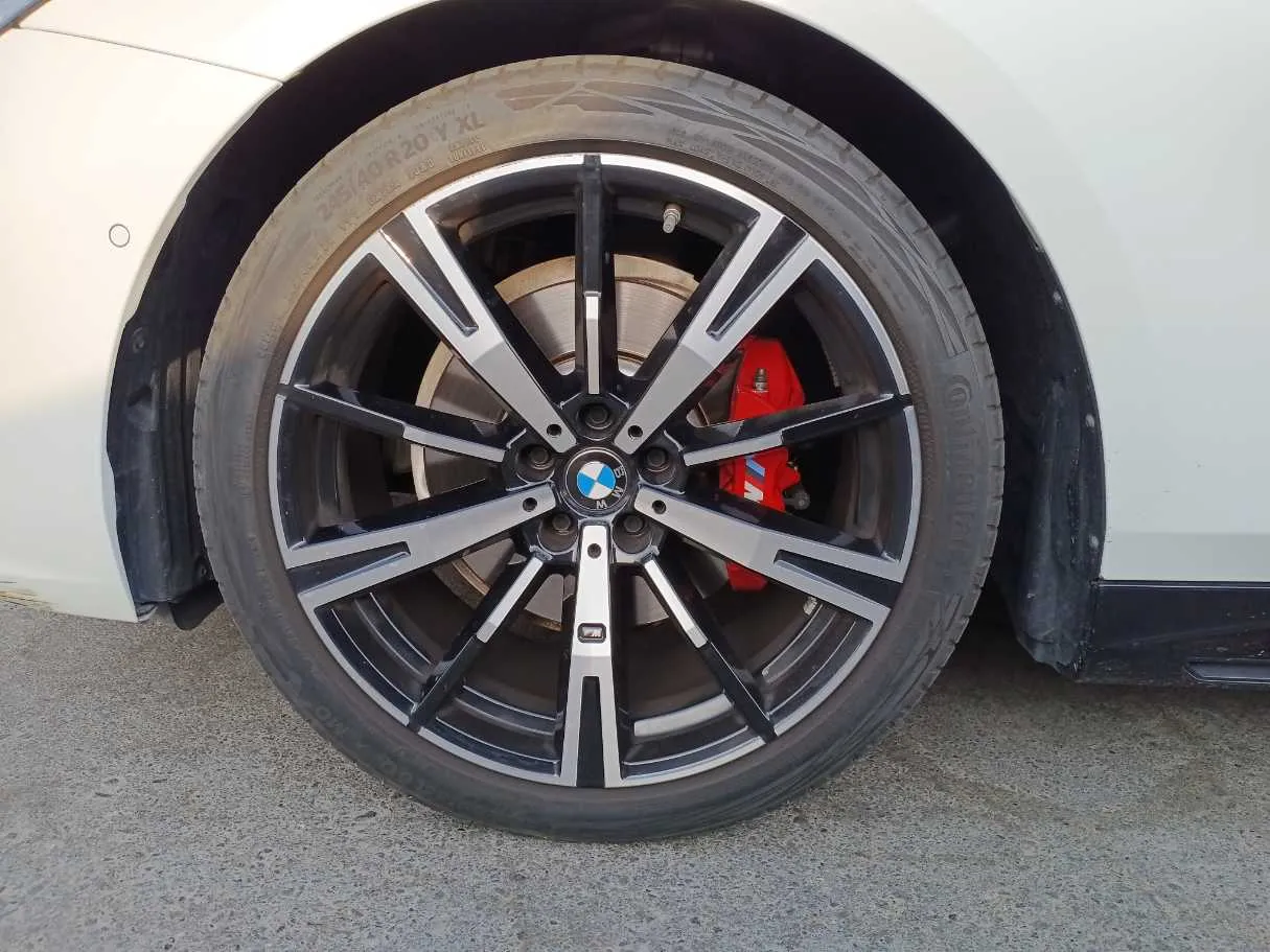 Car image 9