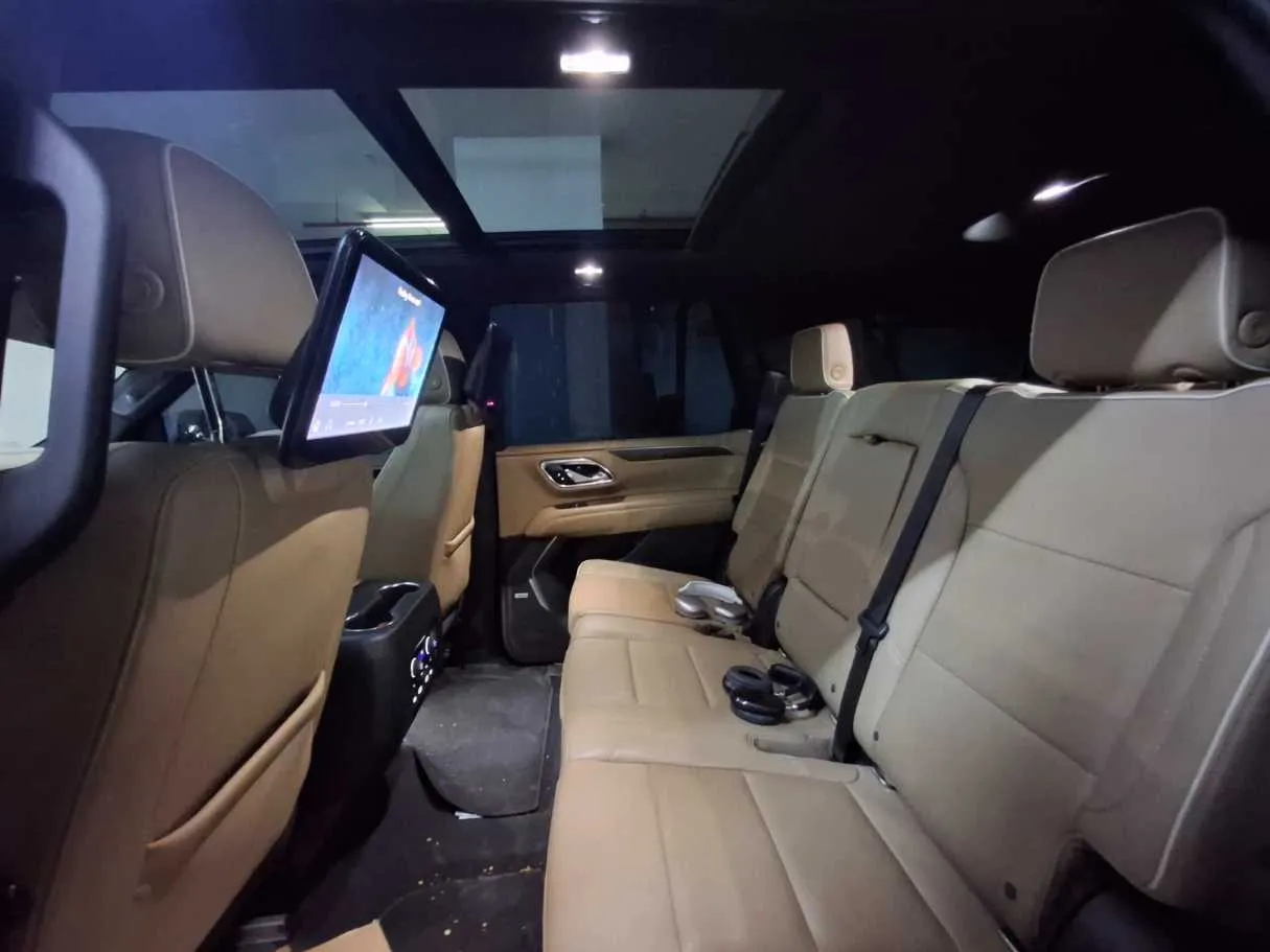 Car image 13