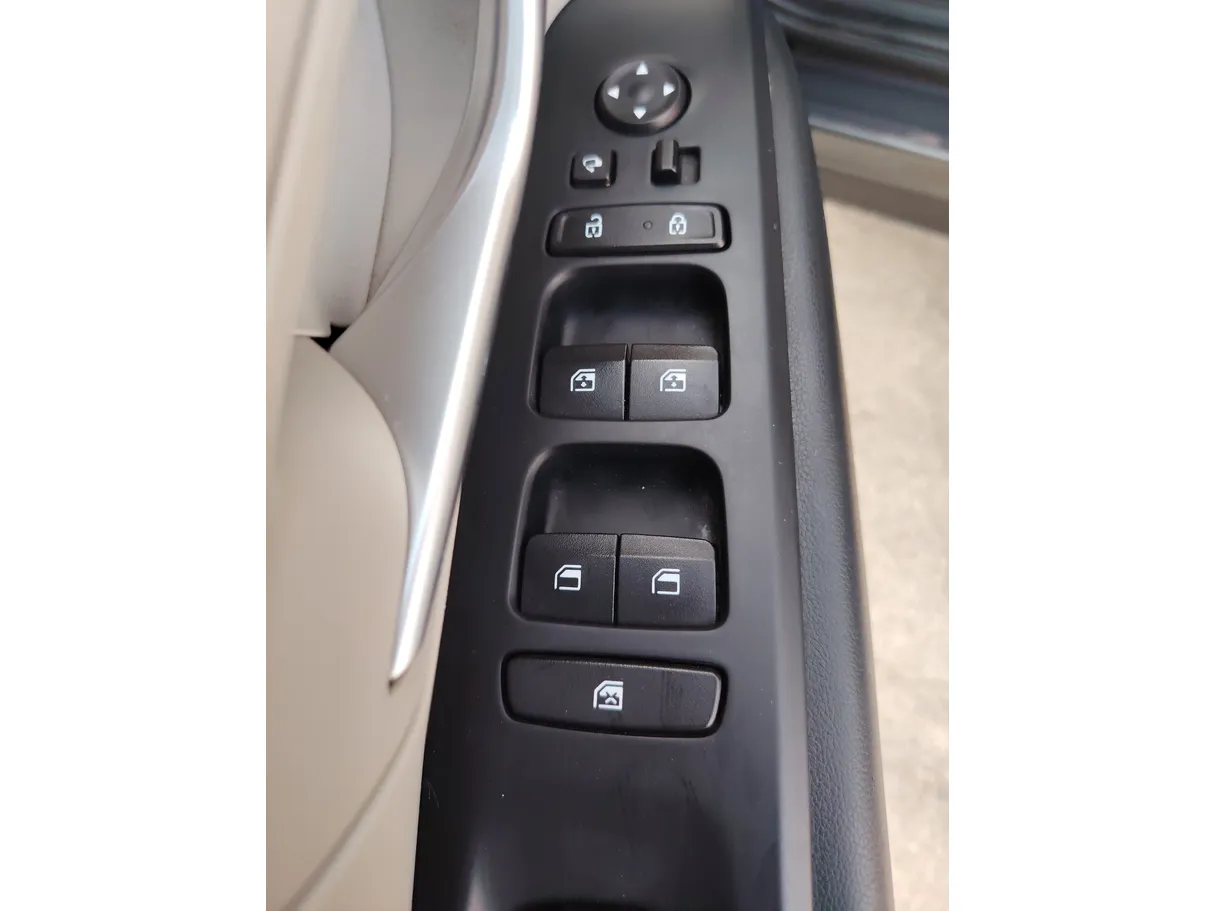 Car image 27